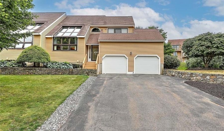 80 Fisher Rd 58, Cumberland, RI 02864 - 2 Beds, 3 Bath