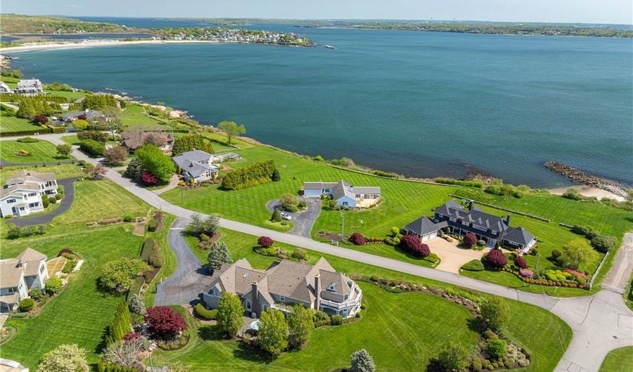 99 N Cliff Dr, Narragansett, RI 02882 - 4 Beds, 5 Bath