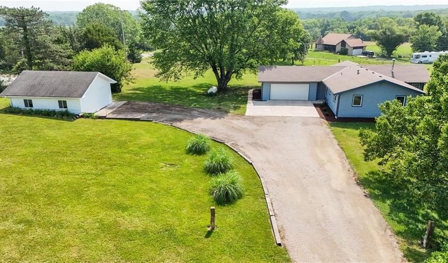 596 E 1732 Rd, Baldwin City, KS 66006 - 4 Beds, 3 Bath