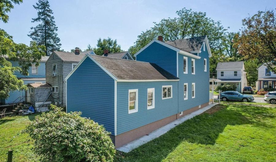 15 S GOVERNORS Ave, Dover, DE 19904 - 4 Beds, 2 Bath