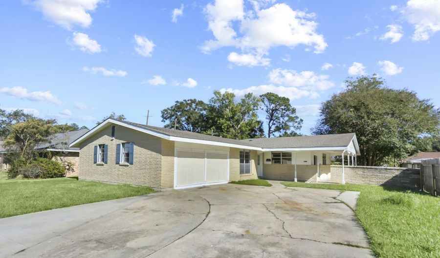 1565 S Woodhaven Dr, Baton Rouge, LA 70815 - 3 Beds, 2 Bath