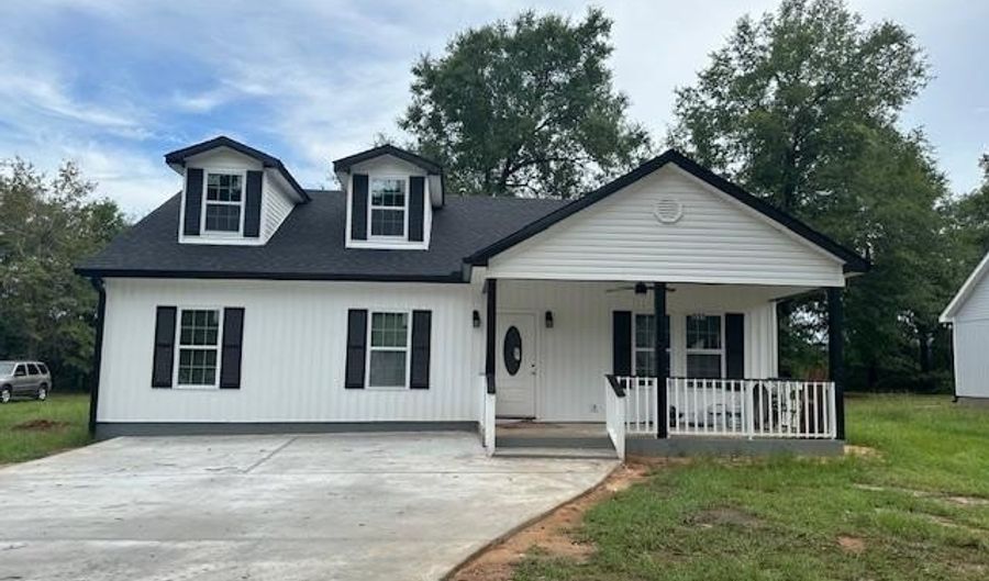 211 Edgewood Dr, Bainbridge, GA 39819 - 3 Beds, 2 Bath