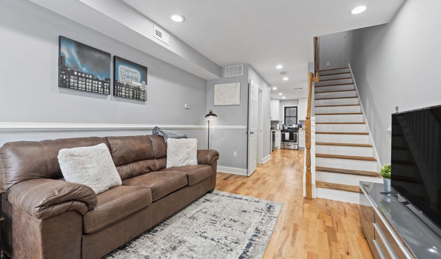 712 N DUNCAN St, Baltimore, MD 21205 - 3 Beds, 2 Bath