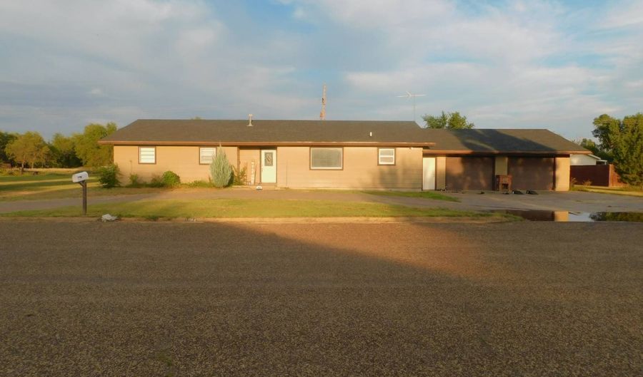 1024 Ave A, Beaver, OK 73932 - 3 Beds, 2 Bath