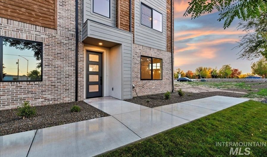 3243 W Moore St, Boise, ID 83702 - 3 Beds, 4 Bath