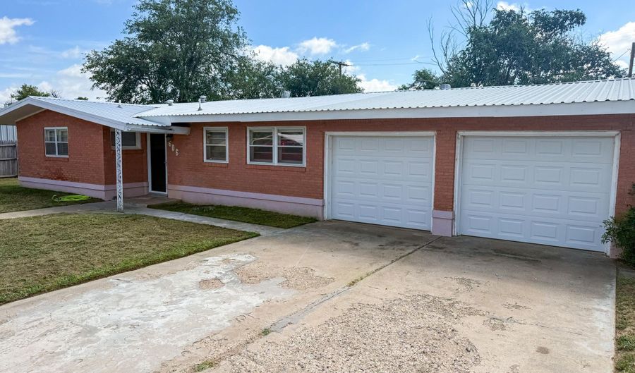 606 Coke Ave, Anton, TX 79313 - 3 Beds, 2 Bath