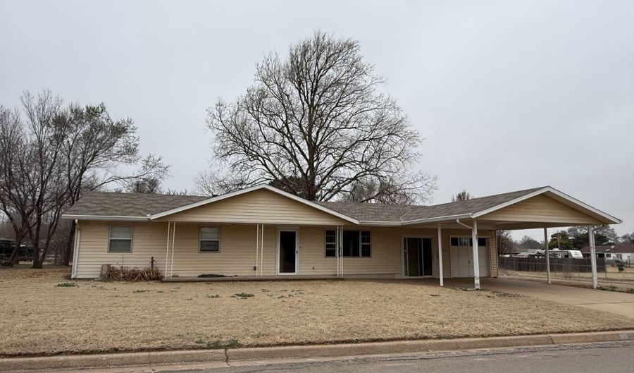 901 Logan St, Alva, OK 73717 - 3 Beds, 2 Bath