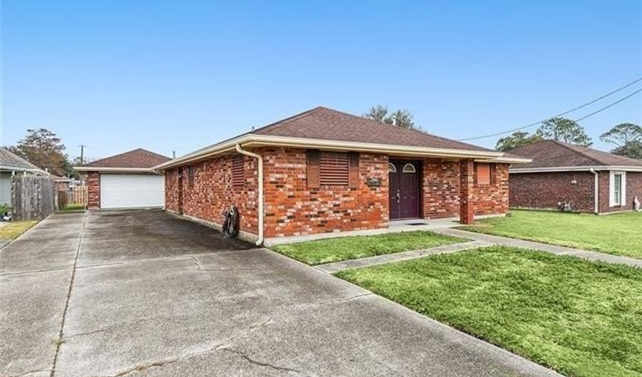 2604 N INDUSTRY St, Belle Chasse, LA 70037 - 3 Beds, 3 Bath