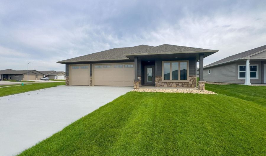 2308 E Brek St, Brandon, SD 57005 - 2 Beds, 2 Bath