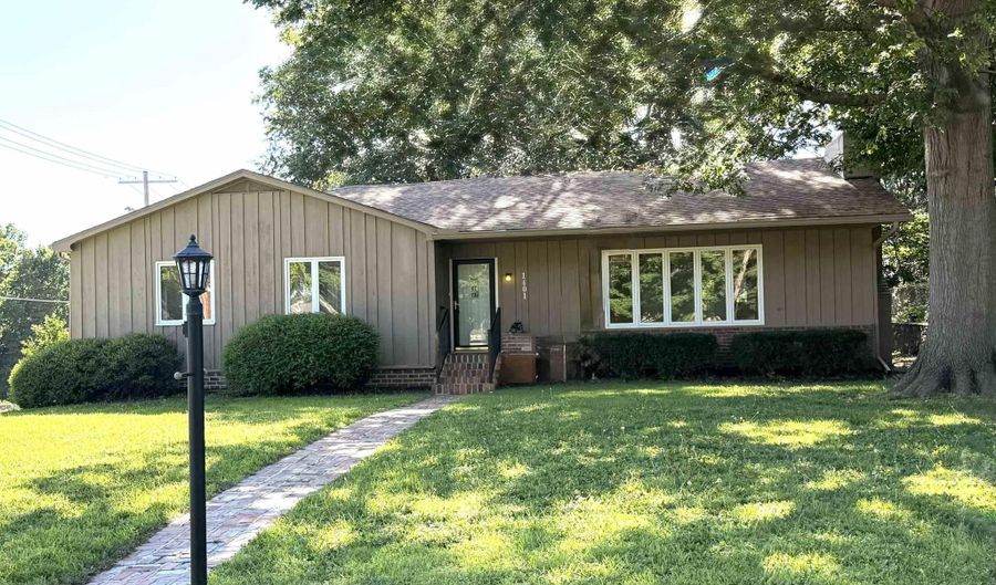 1401 N 2nd St, Atchison, KS 66002 - 5 Beds, 3 Bath