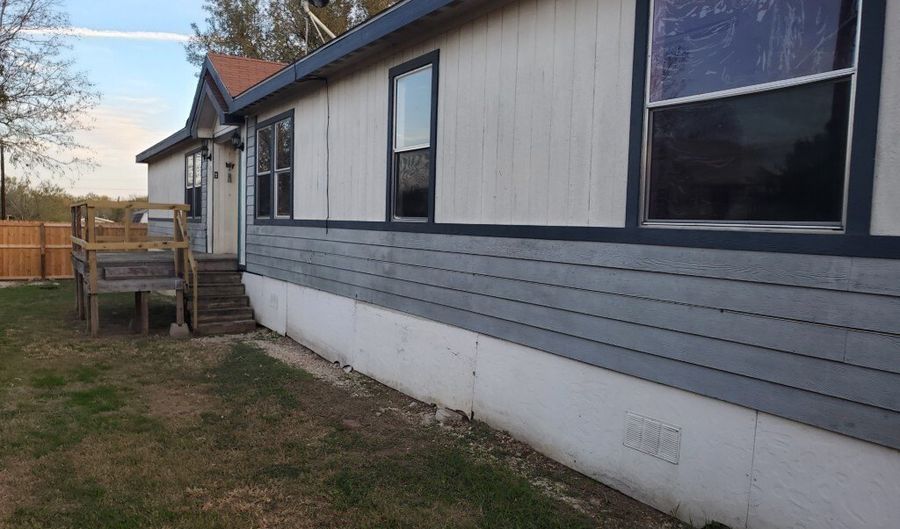 754 Kayroe Rd, Adkins, TX 78101 - 4 Beds, 2 Bath