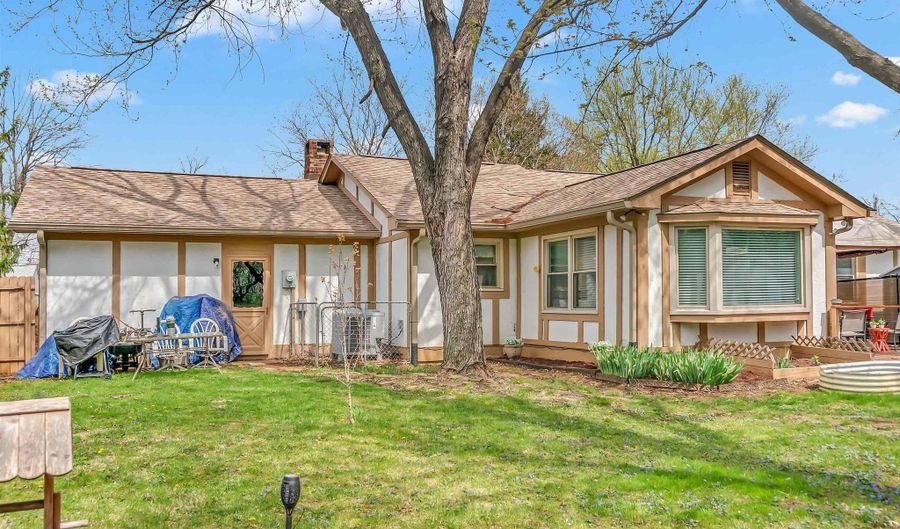 1215 Tommy Lee Ct, Indianapolis, IN 46217 - 3 Beds, 2 Bath