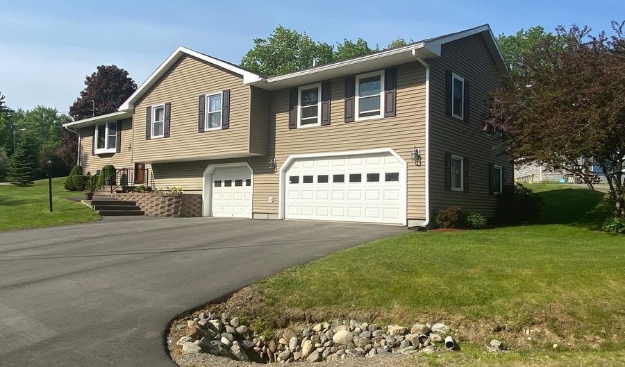 5 Michael Dr, Baileyville, ME 04694 - 4 Beds, 2 Bath