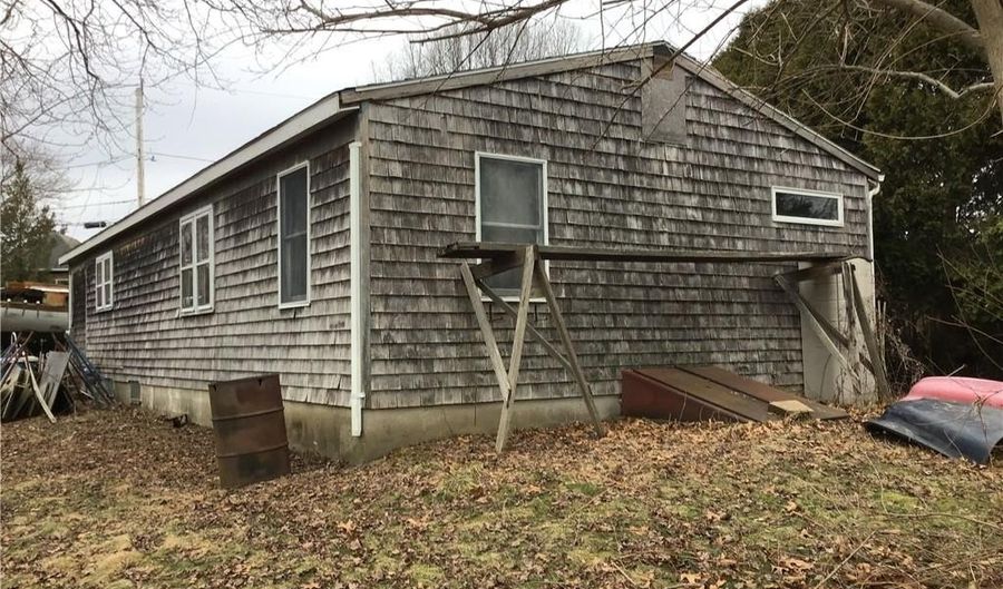 41 Enfield Ave, North Kingstown, RI 02852 - 2 Beds, 2 Bath