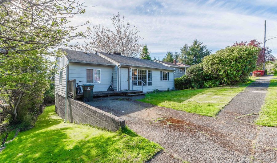 1625 N 16TH St, Coos Bay, OR 97420 - 4 Beds, 2 Bath