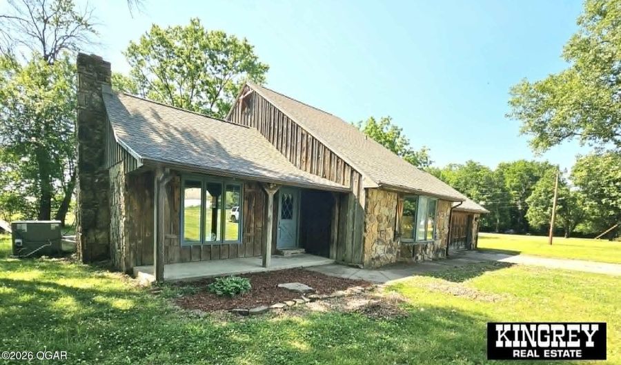 8526 SE 70th Ter, Baxter Springs, KS 66713 - 3 Beds, 3 Bath