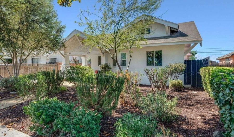 1306 W 48th St, Los Angeles, CA 90037 - 3 Beds, 2 Bath