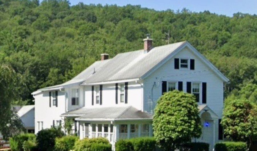 194 Beacon Valley Rd, Beacon Falls, CT 06403 - 4 Beds, 2 Bath