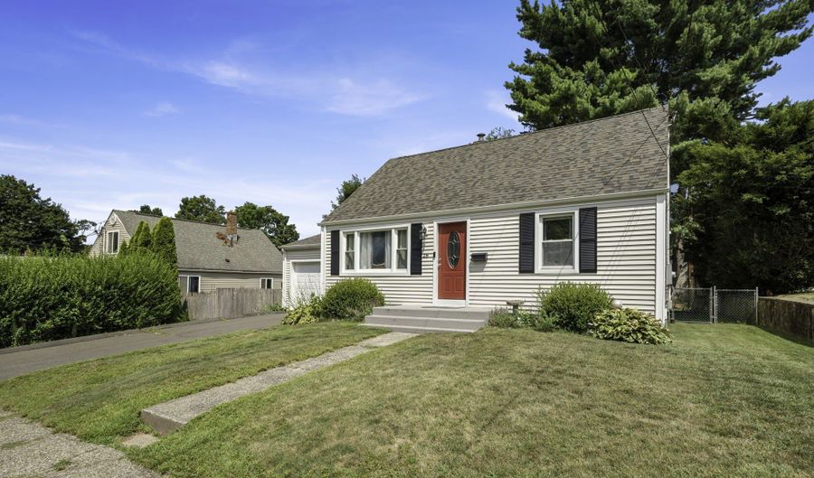 28 Rowe Pl, Bristol, CT 06010 - 4 Beds, 1 Bath