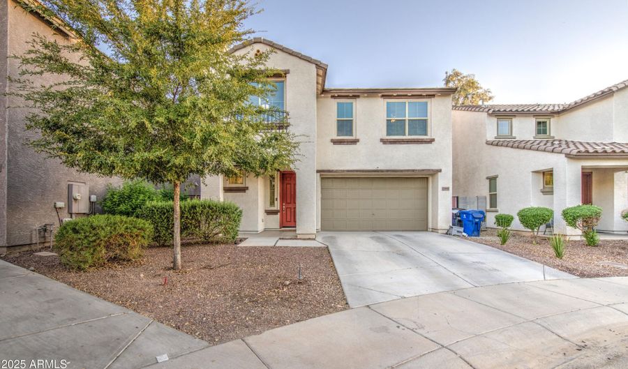 11955 W POLK St, Avondale, AZ 85323 - 3 Beds, 4 Bath