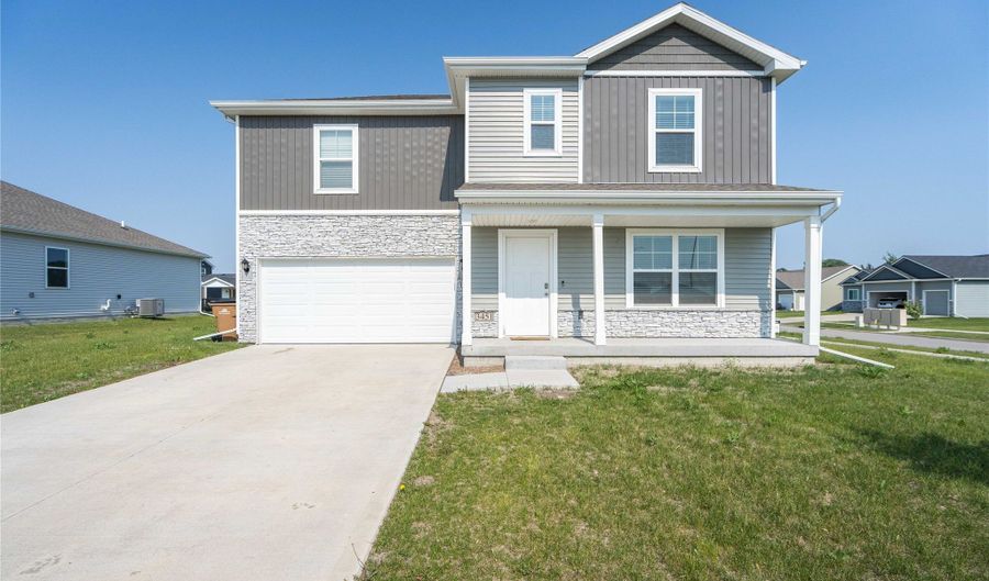 3451 10th Ave SW, Altoona, IA 50009 - 4 Beds, 3 Bath