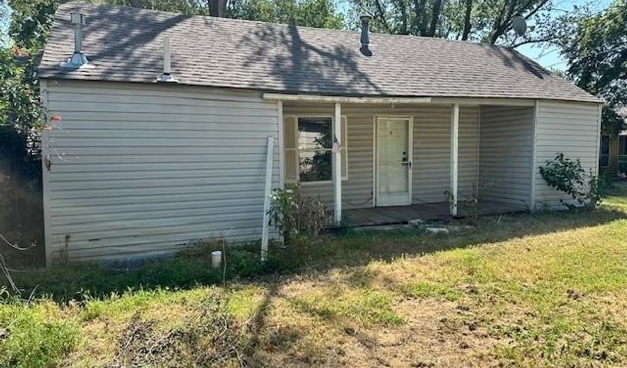 221 E Broadway Ave, Augusta, KS 67010 - 1 Beds, 1 Bath