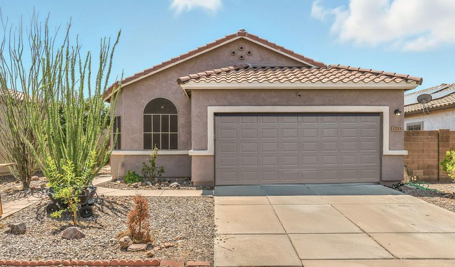 1733 E DESERT BREEZE Pl, Casa Grande, AZ 85122 - 4 Beds, 2 Bath