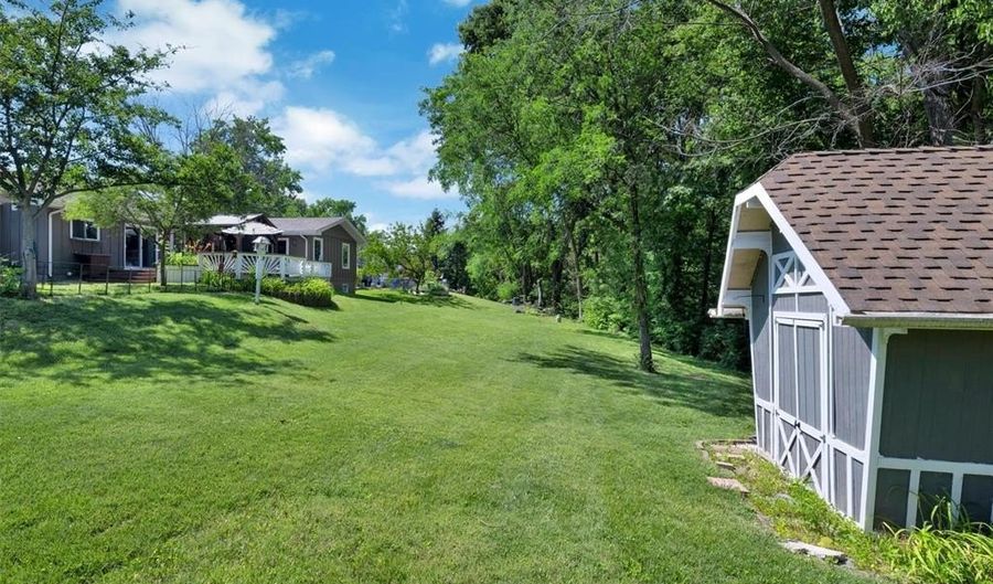 806 Hollyridge Dr, Ballwin, MO 63011 - 4 Beds, 3 Bath