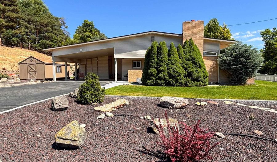 3850 W Hill Rd, Boise, ID 83703 - 3 Beds, 2 Bath