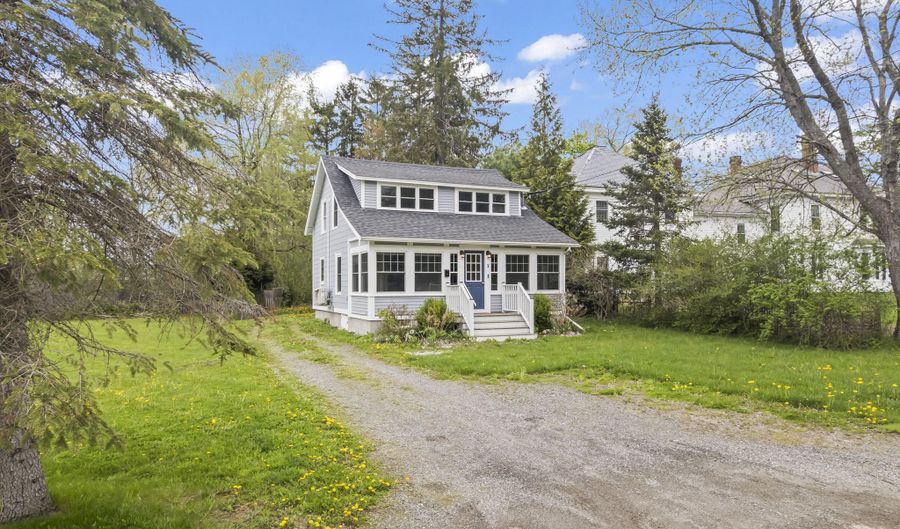 7 John St, Belfast, ME 04915 - 3 Beds, 2 Bath