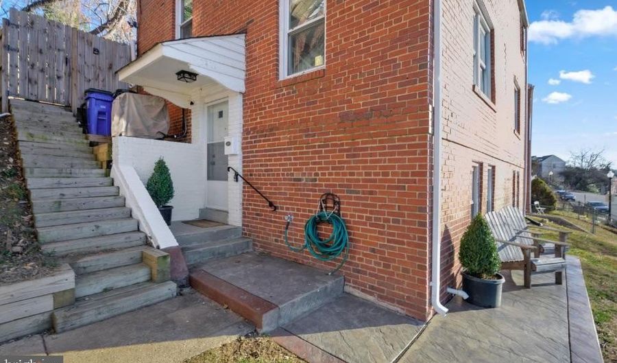 3631 KEMPER Rd, Arlington, VA 22206 - 2 Beds, 2 Bath