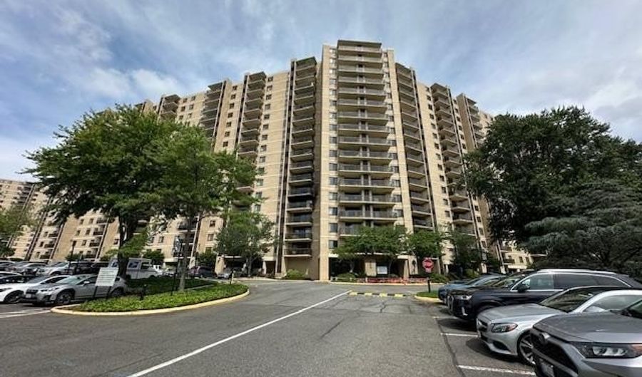 203 YOAKUM Pkwy 1707, Alexandria, VA 22304 - 2 Beds, 2 Bath