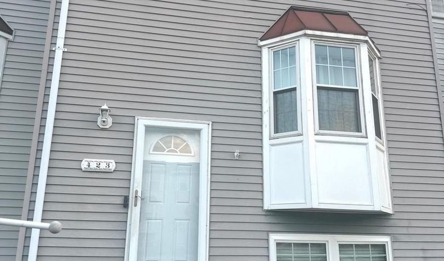 423 KOSOAK Rd, Baltimore, MD 21220 - 3 Beds, 2 Bath
