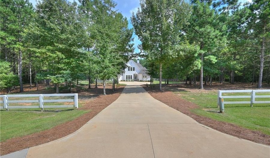 2865 PEAR TREE Rd, Auburn, AL 36879 - 7 Beds, 5 Bath
