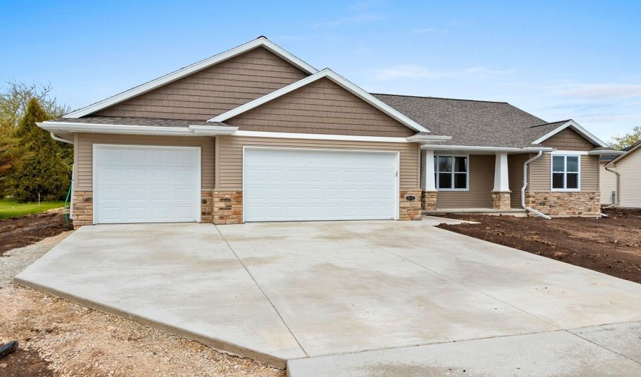 513 KIRKLAND Ave, Algoma, WI 54201 - 3 Beds, 2 Bath