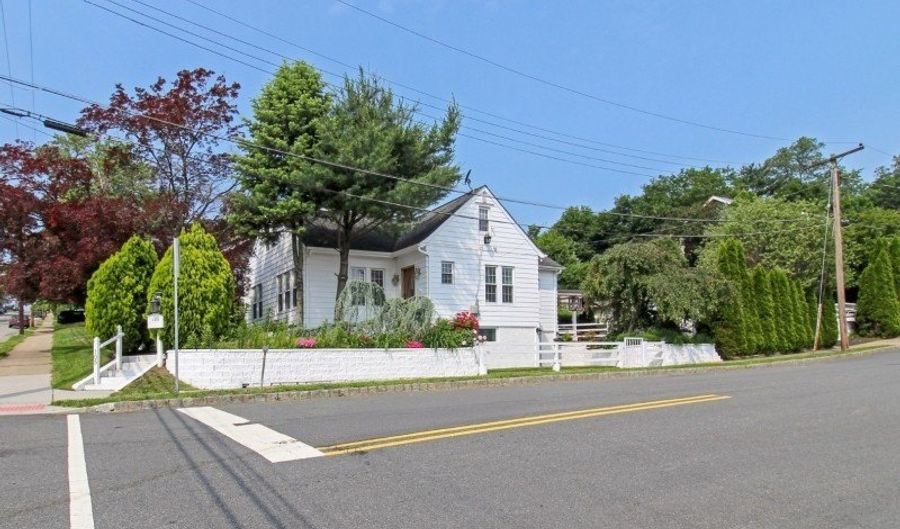 105 Penn Ave, Andover, NJ 07801 - 4 Beds, 3 Bath