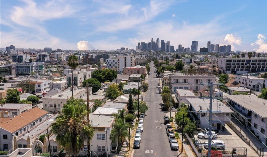 2945 W 11th St, Los Angeles, CA 90006 - 4 Beds, 4 Bath