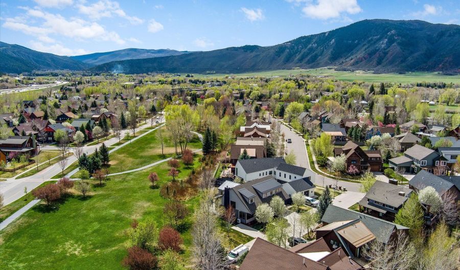 350 Sopris Cir, Basalt, CO 81621 - 3 Beds, 4 Bath