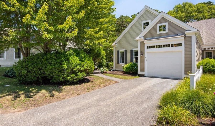 9 Blue Meadow Ct 9, Bourne, MA 02532 - 2 Beds, 3 Bath