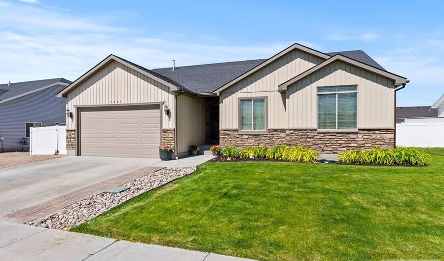 5097 Camden St, Chubbuck, ID 83202 - 6 Beds, 3 Bath