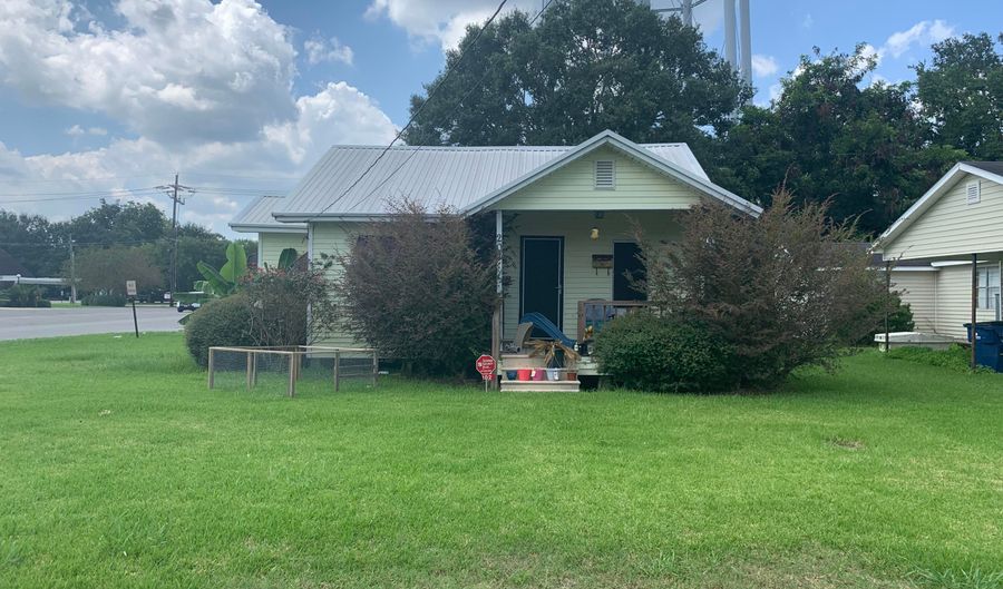 202 N Leonard St, Abbeville, LA 70510 - 2 Beds, 1 Bath