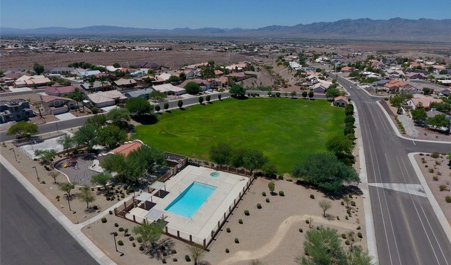 3772 Tomahawk Ln, Bullhead City, AZ 86442 - 5 Beds, 3 Bath