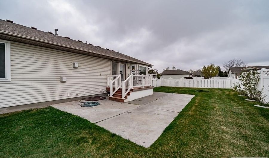 3557 Stonegate Dr, Ammon, ID 83406 - 4 Beds, 3 Bath