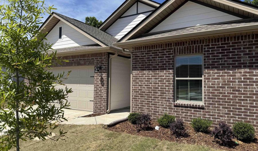 15589 Ruthie Lynn Dr, Athens, AL 35613 - 4 Beds, 3 Bath