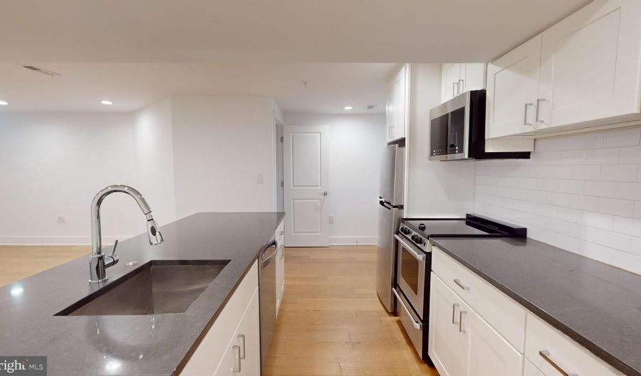 472 RIDGE St NW 3, Washington, DC 20001 - 1 Beds, 1 Bath