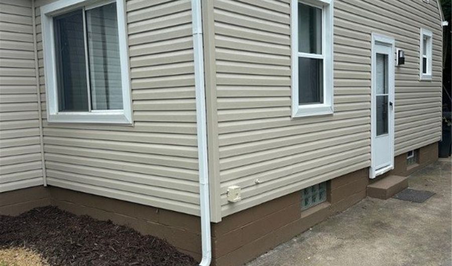 1042 Frederick Blvd, Akron, OH 44320 - 3 Beds, 1 Bath