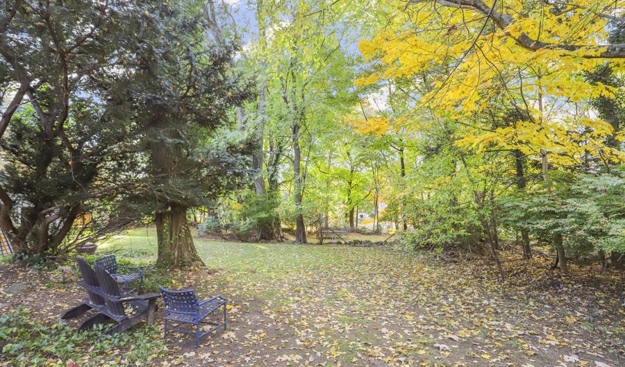 47 Hollow Tree Ridge Rd, Darien, CT 06820 - 6 Beds, 5 Bath
