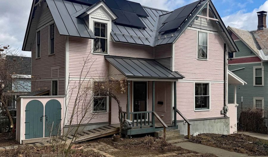 81 Chapin St, Brattleboro, VT 05301 - 3 Beds, 3 Bath