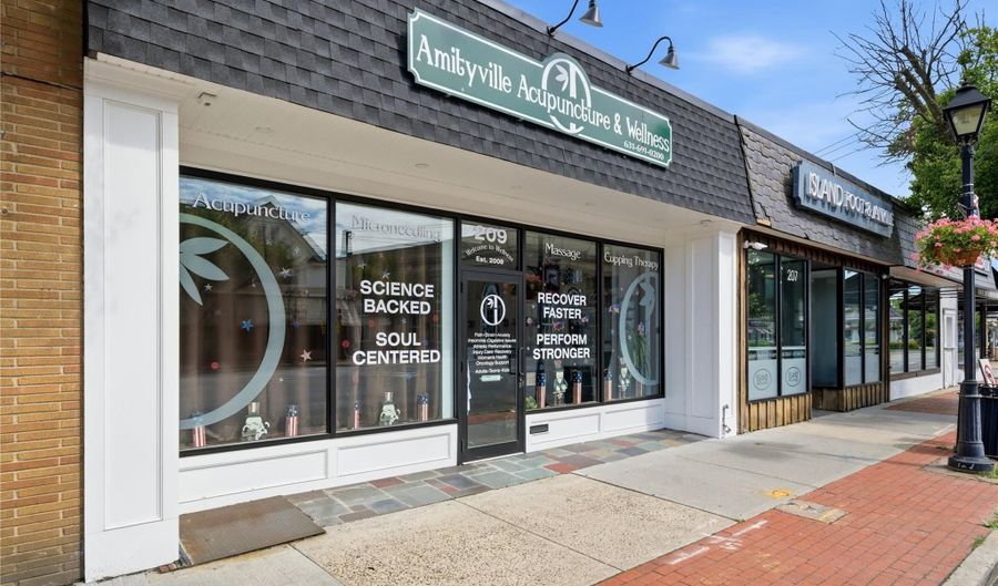 209 Broadway, Amityville, NY 11701 - 0 Beds, 0 Bath