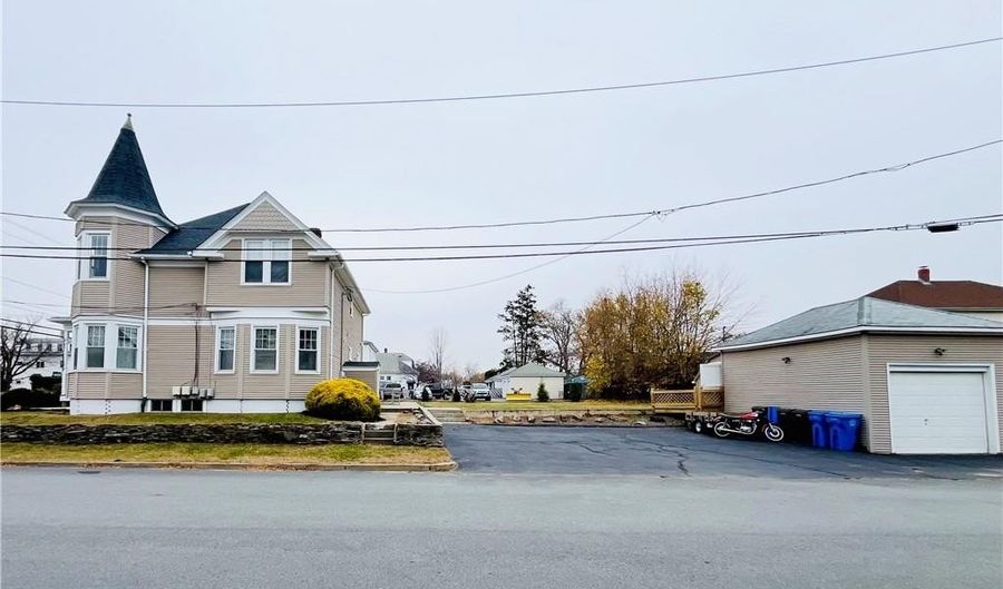 1574 Cranston St, Cranston, RI 02920 - 3 Beds, 2 Bath